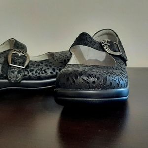 Alegria, size 9 black shoes